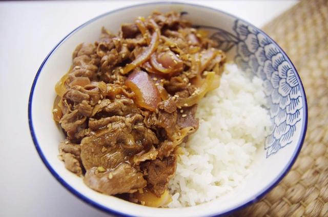 日式吉野家肥牛饭正宗做法（吉野家的牛肉饭）(1)