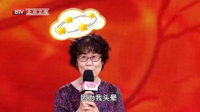 ​室内什么运动代替跑步（比跑步更轻松的锻炼方式，在家蹲一蹲，疏通血管、强壮