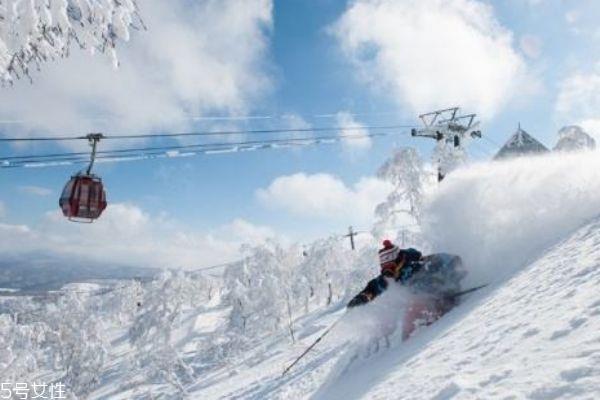 冬天适合去哪里旅游 滑雪温泉一个都不能少