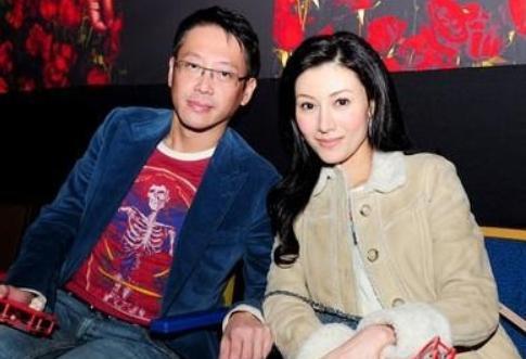 李嘉欣试管儿子正面照曝光，容貌不及母亲半分，遭网友吐槽