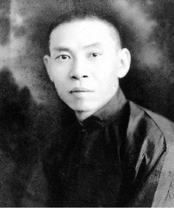 ​1927年杜月笙摆鸿门宴活埋汪寿华，自知罪孽深重，至死不敢回大陆