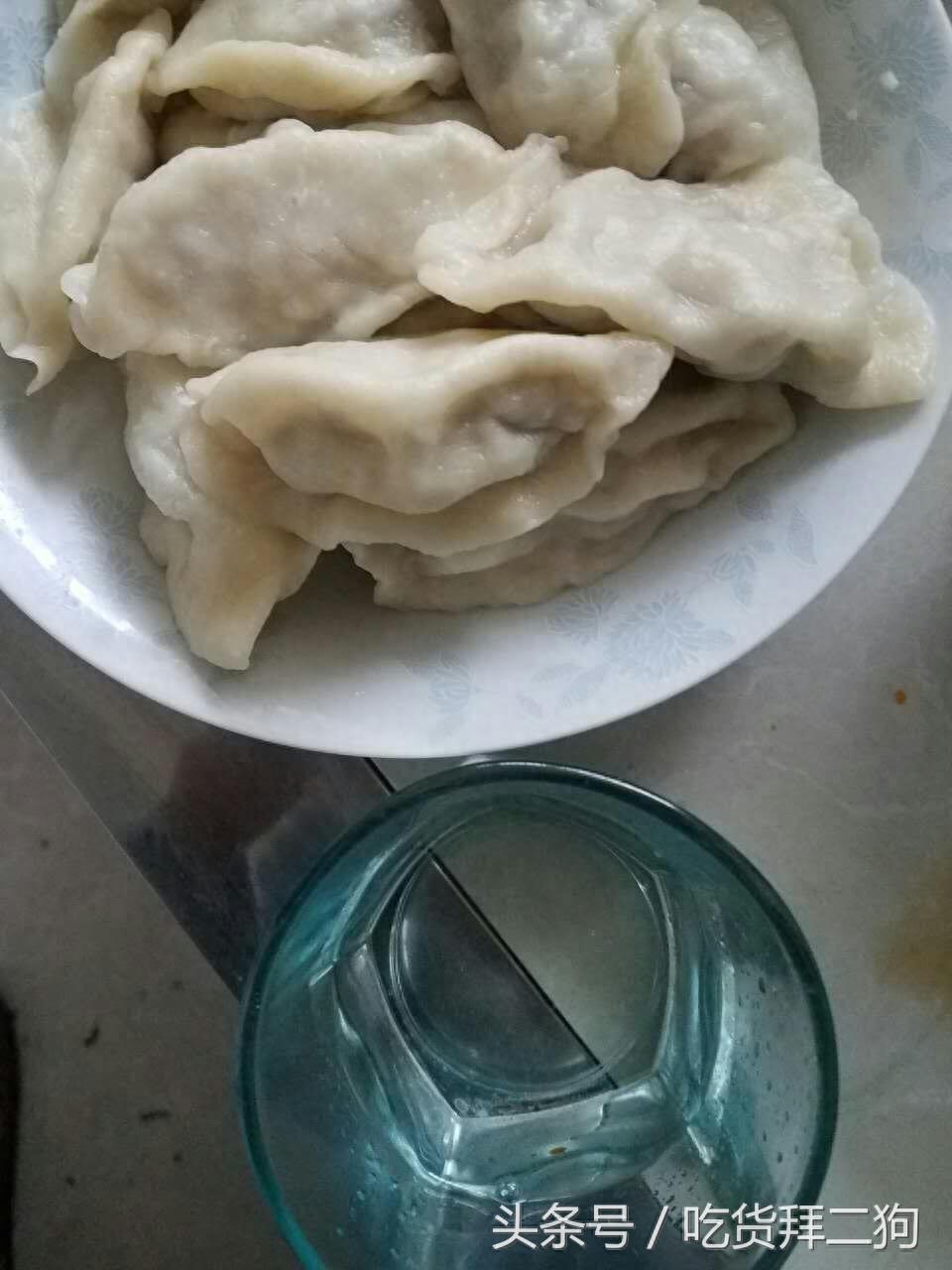 嫂子纯手工包的饺子，皮薄馅大实在好吃，你想吃吗